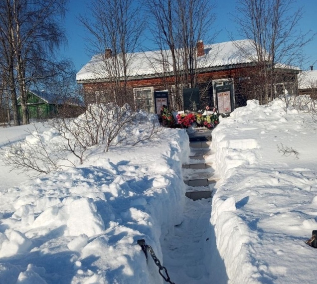 Дорога к обелиску.